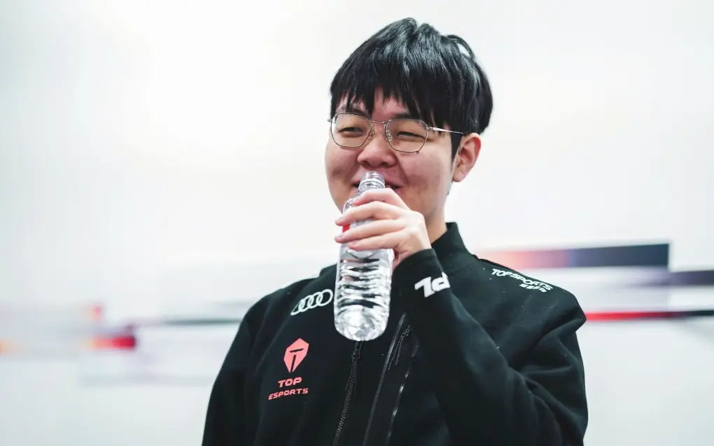 九游-JackeyLove爆冷击败拜仁，连败引爆全场！的简单介绍