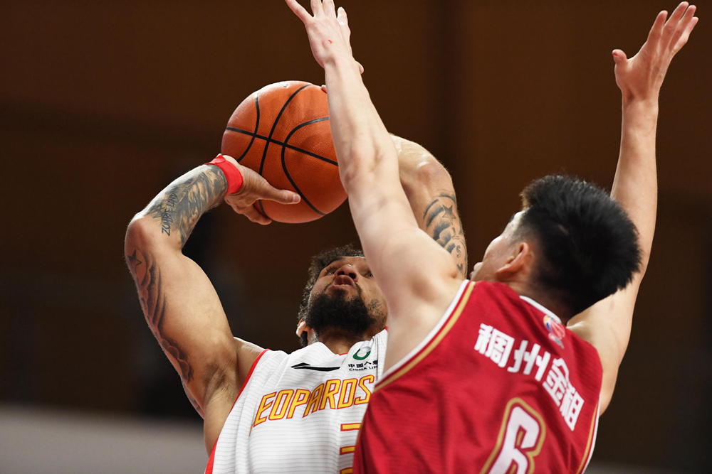 哈登新星败北表现惊艳，西班牙队未来可期！的简单介绍